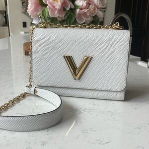 Louis Vuitton twist mm epi leather bag